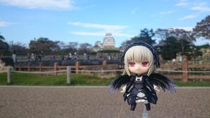 Rating: Safe Score: 0 Tags: 1girl black_legwear black_wings blue_sky blurry building chibi day doll long_hair outdoors sky solo standing suigintou wings User: admin