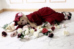 Rating: Safe Score: 0 Tags: 1girl blonde_hair flower lips long_hair red_flower red_rose rose shinku solo white_flower white_rose User: admin