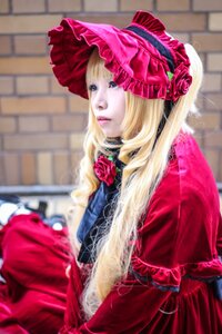 Rating: Safe Score: 0 Tags: 1girl blonde_hair blue_eyes blurry blurry_background bonnet capelet depth_of_field dress flower hat lips long_hair photo pink_flower pink_rose red_capelet red_dress red_flower red_rose rose shinku solo User: admin