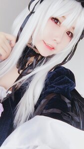 Rating: Safe Score: 0 Tags: 1girl bangs chain eyelashes fur_trim lips looking_at_viewer parted_lips red_eyes simple_background solo suigintou upper_body white_hair User: admin