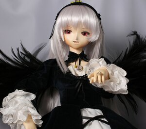 Rating: Safe Score: 0 Tags: 1girl black_dress black_ribbon black_wings doll dress flower frills grey_background hairband jewelry long_hair long_sleeves looking_at_viewer red_eyes ribbon ring rose silver_hair simple_background smile solo suigintou upper_body wings User: admin