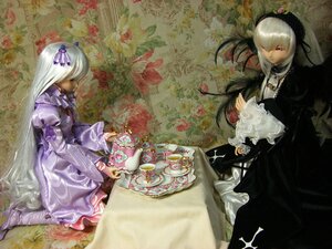 Rating: Safe Score: 0 Tags: 2girls doll dress flower frilled_sleeves frills hairband long_hair multiple_dolls multiple_girls silver_hair sitting suigintou table tagme tea teacup very_long_hair User: admin