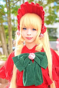 Rating: Safe Score: 0 Tags: 1girl blonde_hair blue_eyes blurry blurry_background blurry_foreground bonnet bow capelet depth_of_field dress drill_hair flower lips long_hair looking_at_viewer outdoors photo pink_flower pink_rose red_capelet rose shinku smile solo upper_body User: admin