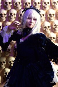 Rating: Safe Score: 0 Tags: 1girl 3d blurry blurry_background depth_of_field dress hairband long_hair looking_at_viewer skull solo suigintou User: admin