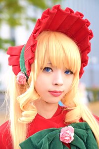 Rating: Safe Score: 0 Tags: 1girl bangs blonde_hair blue_eyes blurry blurry_background bonnet bow depth_of_field drill_hair flower lips long_hair looking_at_viewer photo pink_flower pink_rose portrait red_flower red_rose ringlets rose shinku solo User: admin