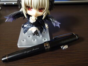 Rating: Safe Score: 0 Tags: 1girl blonde_hair chibi doll dress feathers glass photo red_eyes short_hair solo suigintou wings User: admin