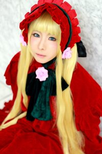 Rating: Safe Score: 0 Tags: 1girl bangs blonde_hair blue_eyes blurry blurry_background bonnet bow depth_of_field flower lips long_hair long_sleeves looking_at_viewer photo pink_rose red_capelet red_dress rose shinku solo User: admin