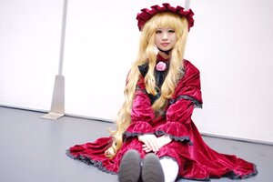 Rating: Safe Score: 0 Tags: 1girl bangs blonde_hair bonnet dress frills lips long_hair long_sleeves looking_at_viewer red_dress shinku sitting solo User: admin