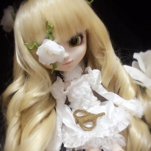 Rating: Safe Score: 0 Tags: 1girl bangs black_background blonde_hair closed_mouth doll eyelashes green_eyes kirakishou leaf lips long_hair looking_at_viewer solo upper_body User: admin