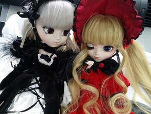 Rating: Safe Score: 0 Tags: 2girls bangs blonde_hair blue_eyes blunt_bangs bow doll dress flower long_hair long_sleeves looking_at_viewer multiple_dolls multiple_girls red_eyes rose shinku tagme twintails User: admin