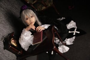Rating: Safe Score: 0 Tags: 1girl book chair flower hat lips long_hair long_sleeves rose sitting solo suigintou User: admin