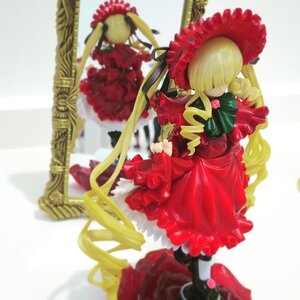 Rating: Safe Score: 0 Tags: 1girl blonde_hair blurry blurry_background blurry_foreground bow depth_of_field doll dress flower frills full_body long_hair long_sleeves photo red_dress reflection rose shinku solo twintails very_long_hair User: admin