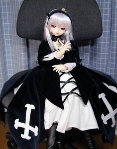 Rating: Safe Score: 0 Tags: 1girl boots doll dress frills hairband long_hair long_sleeves looking_at_viewer pink_eyes silver_hair sitting solo suigintou User: admin