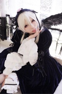 Rating: Safe Score: 0 Tags: 1girl black_dress black_wings closed_mouth dress feathers frills hairband lips long_hair long_sleeves looking_at_viewer solo suigintou wings User: admin