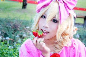 Rating: Safe Score: 0 Tags: 1girl blonde_hair blurry blurry_background bow depth_of_field food fruit hinaichigo holding_food holding_fruit looking_at_viewer nail_polish photo realistic short_hair solo strawberry striped User: admin