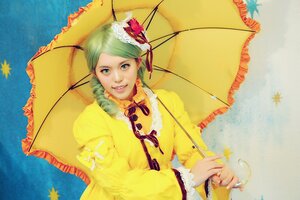 Rating: Safe Score: 0 Tags: 1girl autumn_leaves drill_hair flower frills green_hair hair_flower hair_ornament holding holding_umbrella kanaria leaf lips makeup parasol red_umbrella ribbon smile solo umbrella User: admin