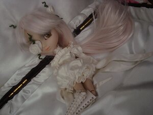 Rating: Safe Score: 0 Tags: 1girl brown_eyes doll dress eyepatch flower gun kirakishou long_hair solo weapon User: admin