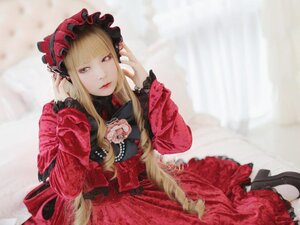 Rating: Safe Score: 0 Tags: 1girl bangs blonde_hair blue_eyes bonnet dress frills lips long_hair long_sleeves looking_at_viewer red_dress shinku solo User: admin