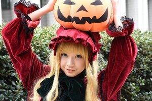 Rating: Safe Score: 0 Tags: 1girl bangs blonde_hair blue_eyes dress flower jack-o'-lantern lips lipstick long_hair looking_at_viewer makeup pumpkin realistic shinku smile solo User: admin