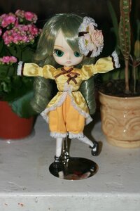 Rating: Safe Score: 0 Tags: 1girl blurry depth_of_field doll dress flower green_eyes green_hair hair_flower hair_ornament kanaria long_sleeves mary_janes shoes sitting solo yellow_dress User: admin