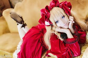 Rating: Safe Score: 0 Tags: 1girl artist_name blonde_hair blue_eyes blurry bonnet chin_rest depth_of_field dress frills head_rest lips lolita_fashion long_hair long_sleeves looking_at_viewer lying on_stomach photo red_dress shinku smile solo User: admin