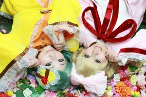 Rating: Safe Score: 0 Tags: 2girls blonde_hair blue_eyes flower hair_ornament lips looking_at_viewer lying multiple_cosplay multiple_girls ribbon siblings sisters smile tagme yellow_dress User: admin