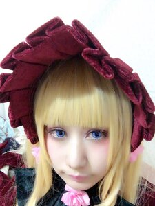 Rating: Safe Score: 0 Tags: 1girl bangs blonde_hair blue_eyes bow flower looking_at_viewer pink_bow portrait rose shinku smile solo User: admin