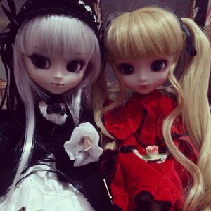 Rating: Safe Score: 0 Tags: 2girls auto_tagged bangs blonde_hair blue_eyes blunt_bangs bow doll dress flower long_hair long_sleeves looking_at_viewer multiple_dolls multiple_girls rose shinku smile suigintou tagme upper_body User: admin