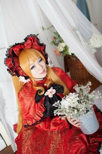 Rating: Safe Score: 0 Tags: 1girl bangs blonde_hair blue_eyes blurry bonnet bouquet curtains dress flower lace lips photo red_dress shinku sitting solo User: admin