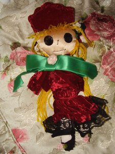 Rating: Safe Score: 0 Tags: 1girl blonde_hair doll dress flower hat long_hair looking_at_viewer red_dress rose shinku solo traditional_media User: admin