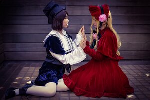 Rating: Safe Score: 0 Tags: 2girls blonde_hair bonnet capelet dress flower frills hat holding_hands lolita_fashion long_hair long_sleeves looking_at_another multiple_cosplay multiple_girls red_dress rose shawl shinku short_hair sitting souseiseki tagme top_hat User: admin
