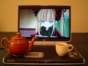 Rating: Safe Score: 0 Tags: 1girl blonde_hair blue_eyes bonnet dress image long_hair long_sleeves looking_at_viewer red_dress rose shinku sidelocks solo User: admin