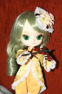 Rating: Safe Score: 0 Tags: 1girl doll dress flower green_eyes green_hair kanaria long_hair long_sleeves red_background solo yellow_dress User: admin