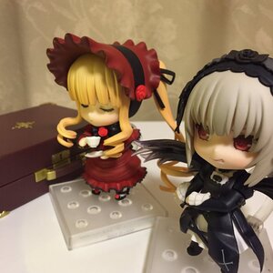 Rating: Safe Score: 0 Tags: 2girls black_wings blonde_hair bonnet chibi doll dress long_hair long_sleeves multiple_dolls multiple_girls red_eyes rose shinku silver_hair suigintou tagme wings User: admin