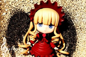 Rating: Safe Score: 0 Tags: 1girl blonde_hair blue_eyes bonnet bow chibi doll dress drill_hair flower long_hair long_sleeves looking_at_viewer red_dress rose shinku solo very_long_hair User: admin