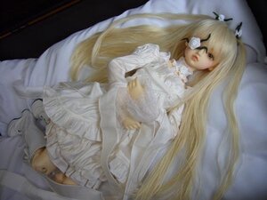 Rating: Safe Score: 0 Tags: 1girl bangs blonde_hair blue_eyes doll dress eyepatch flower hair_ornament kirakishou lips long_hair rose solo very_long_hair white_dress white_flower white_rose User: admin