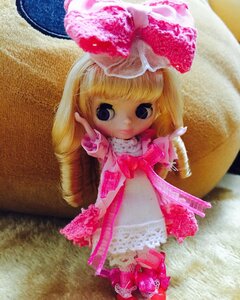 Rating: Safe Score: 0 Tags: 1girl blonde_hair blue_eyes bow doll dress food hinaichigo long_hair photo pink_dress solo standing User: admin