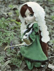 Rating: Safe Score: 0 Tags: 1girl blurry blurry_background blurry_foreground brown_hair depth_of_field doll dress frills green_dress long_hair long_sleeves outdoors photo solo standing suiseiseki veil User: admin