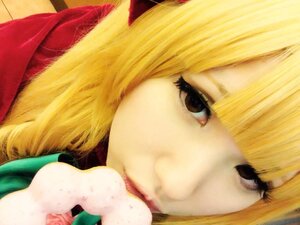 Rating: Safe Score: 0 Tags: 1girl bangs blonde_hair close-up face lips looking_at_viewer portrait shinku solo User: admin