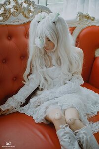 Rating: Safe Score: 0 Tags: 1girl closed_mouth couch doll_joints dress hair_ornament joints kirakishou long_hair signature sitting solo white_hair User: admin