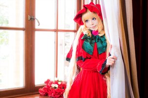 Rating: Safe Score: 0 Tags: 1girl blonde_hair blue_eyes bonnet bow curtains dress flower long_hair long_sleeves looking_at_viewer pink_rose red_dress red_flower red_rose rose shinku solo window User: admin