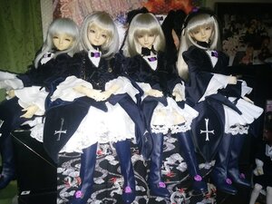 Rating: Safe Score: 0 Tags: doll dress flower frills hat long_hair long_sleeves multiple_girls rose sitting smile solo suigintou User: admin