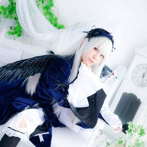 Rating: Safe Score: 0 Tags: 1girl black_wings dress feathers flower frills hairband long_hair long_sleeves looking_at_viewer silver_hair solo suigintou wings User: admin