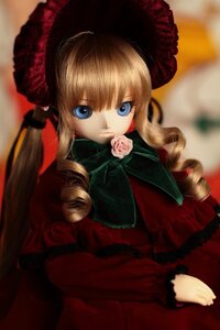 Rating: Safe Score: 0 Tags: 1girl bangs blonde_hair blue_eyes blurry blurry_background bonnet bow bowtie depth_of_field doll dress drill_hair flower green_bow long_hair long_sleeves looking_at_viewer pink_rose red_dress rose shinku sidelocks sitting solo User: admin