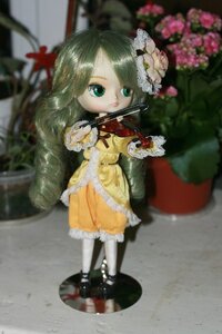 Rating: Safe Score: 0 Tags: 1girl blurry blurry_background blurry_foreground depth_of_field doll dress figure flower frills from_above full_body green_eyes green_hair kanaria long_hair long_sleeves looking_at_viewer motion_blur photo shoes solo standing white_legwear yellow_dress User: admin