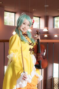 Rating: Safe Score: 0 Tags: 1girl aqua_hair blurry bow_(instrument) depth_of_field dress electric_guitar green_eyes guitar holding_instrument indoors instrument kanaria long_hair looking_at_viewer music musical_note playing_instrument plectrum smile solo violin window User: admin
