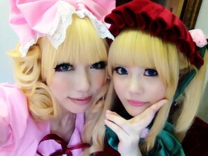 Rating: Safe Score: 0 Tags: 2girls blonde_hair blue_eyes hat lips long_hair looking_at_viewer multiple_cosplay multiple_girls ribbon rose siblings sisters smile tagme twins User: admin