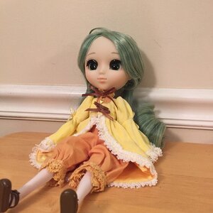 Rating: Safe Score: 0 Tags: 1girl bloomers doll dress frills green_hair kanaria long_sleeves looking_at_viewer shoes sitting solo white_legwear User: admin