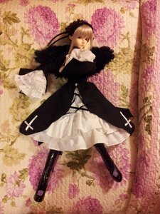 Rating: Safe Score: 0 Tags: 1girl bangs black_footwear blonde_hair boots doll dress flower long_hair long_sleeves solo standing suigintou wings User: admin