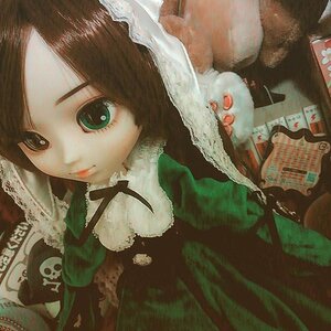 Rating: Safe Score: 0 Tags: 1girl bangs black_ribbon brown_hair card closed_mouth doll dress frills green_eyes lolita_fashion long_sleeves looking_at_viewer ribbon solo suiseiseki upper_body User: admin